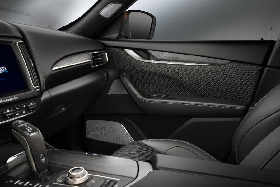 Интерьер Maserati Levante S Q4 GranSport Zegna PELLETESSUTA 2019 года  (фото 3 из 14)